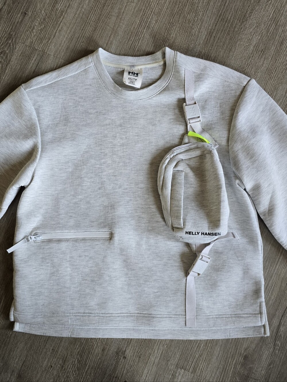 Helly Hansen Womans Light Gray Crewneck with Detachable Chest Pouch Sz XS